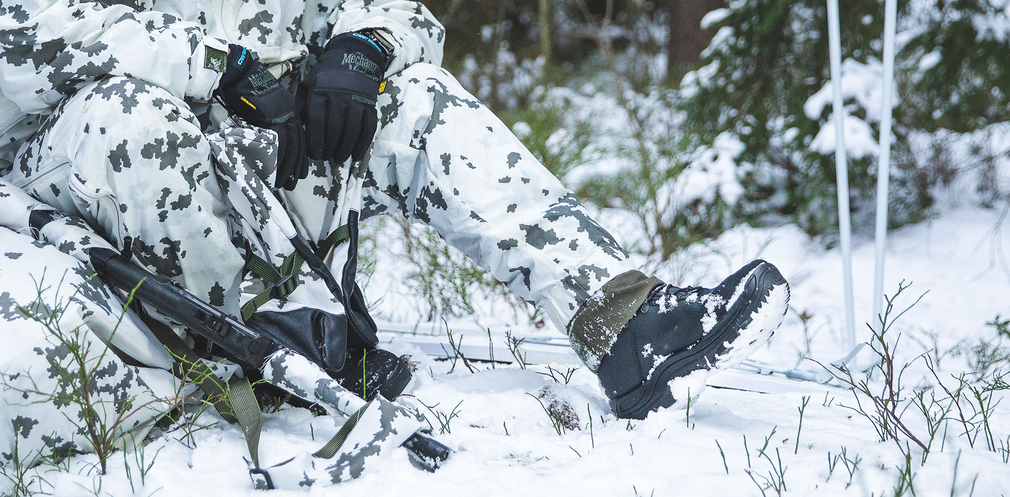 Särmä TST Alpina Trapper 4-Tac varsikengät toiminnallisessa ammunnassa